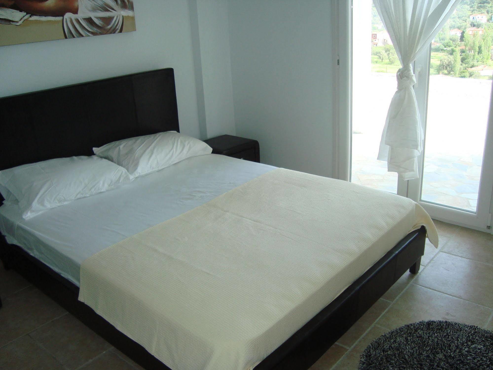 Anaxos Hill Aparthotel Exterior photo